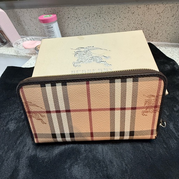 Burberry Checkered Wallet - Picture 13 of 14